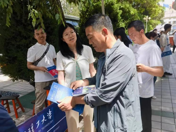 德信体育官网力学系教师在会宁、天水、临夏等地进行本科招生宣传