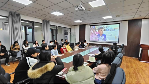 公司组织党员干部师生观看电视专题片《反腐为了人民》