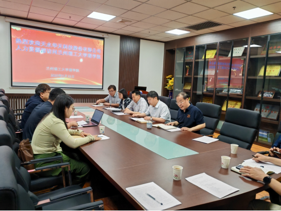 德信体育官网邀请天水华天电子集团代表进行校企合作交流