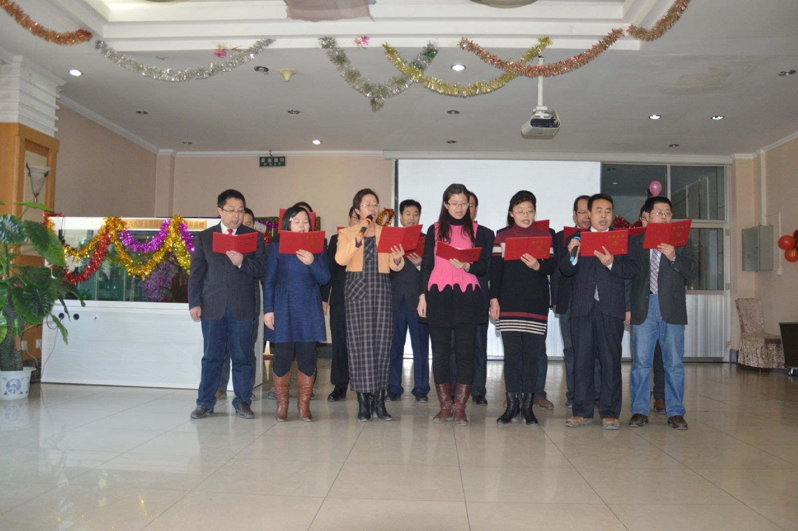 德信体育官网举办迎新年教职工联欢会