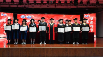 德信体育官网举办2023年毕业典礼暨学位授予仪式