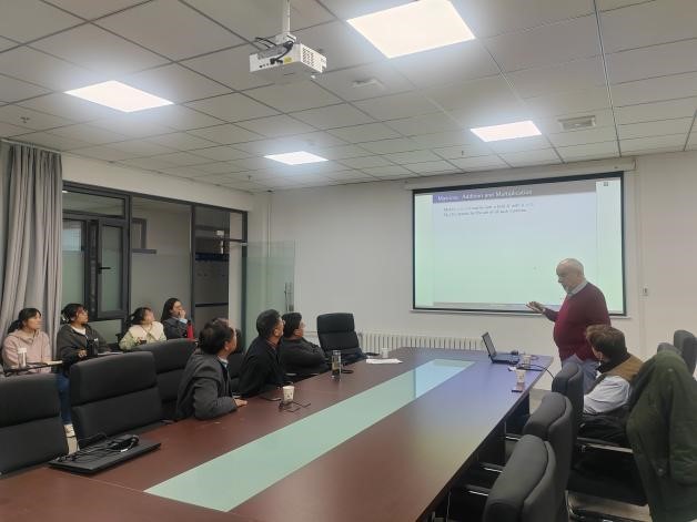 德信体育官网邀请Mikhail Volkov教授和Sergey Gusev高级研究员来校作学术报告