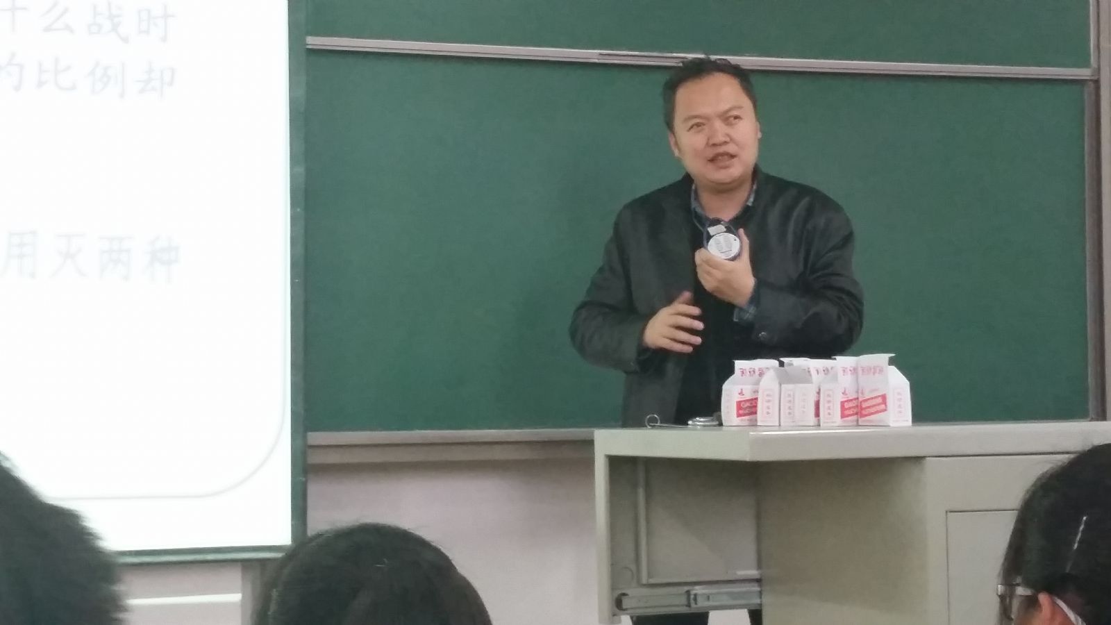 红柳学术讲坛: 德信体育官网霍海峰教授作“给青春的你——数学之魅力”学术报告