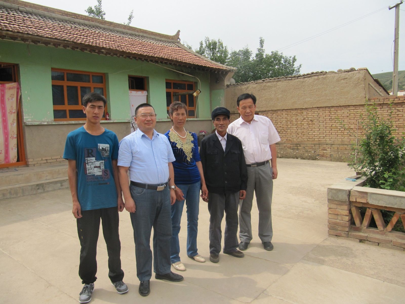 法公司、公司开展贫困员工家访活动